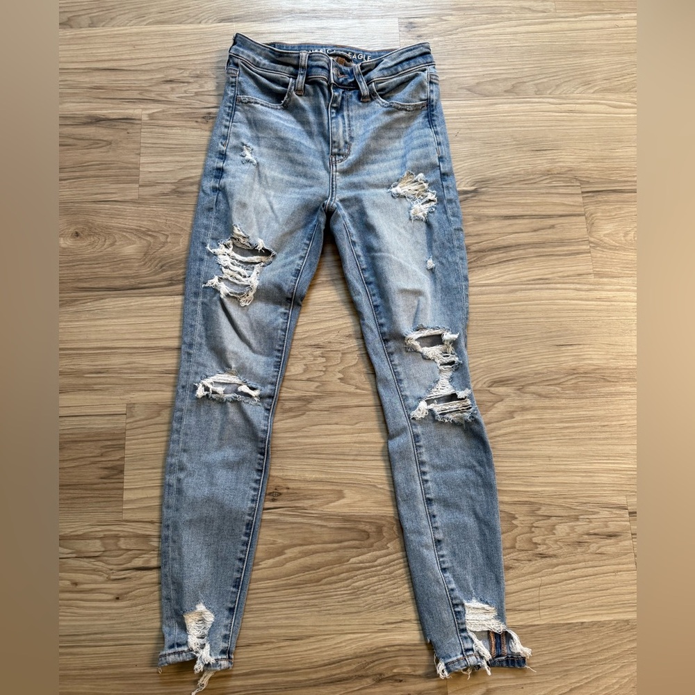 American Eagle Outfitters Light Blue Distressed Skinny Jeans Size 2 short